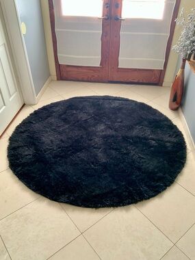 Plush Round Black Area Rug